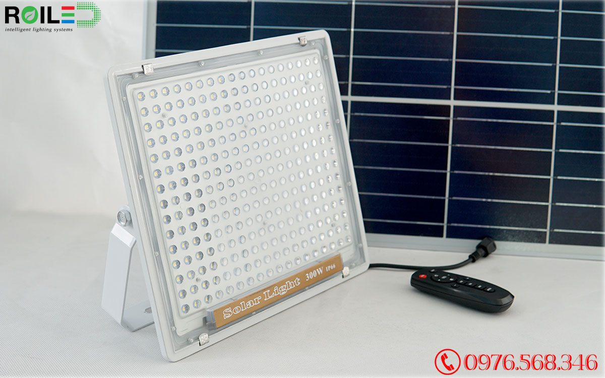 Đèn pha năng lượng mặt trời 300W cao cấp Roiled - RN300W